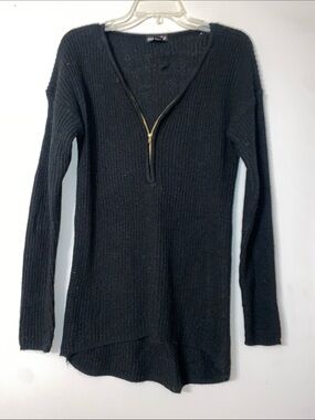 De Rotchild Black V-Neck Zip Pullover Sweater